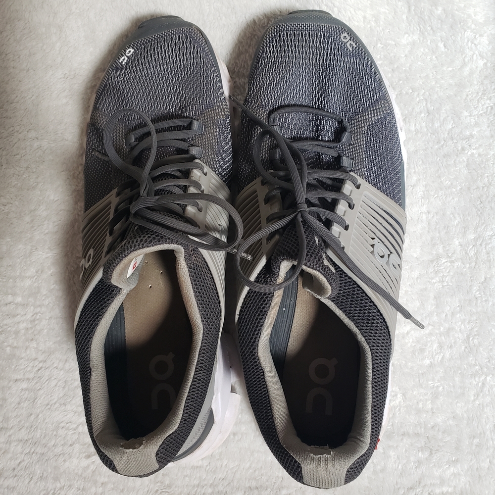 ON Running Men's Black and Gray Athletic Shoes (CLOUDTEC)
